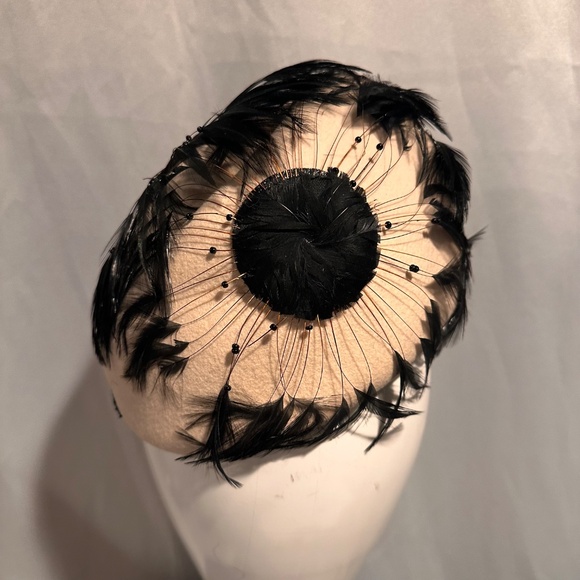 Vintage Black Feathered Women's Hat Ivory Doeskin 100% Wool Made in USA - Picture 9 of 9